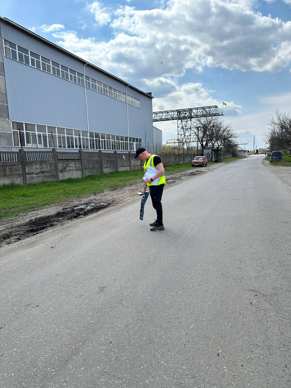 Поиск подземного силового кабеля